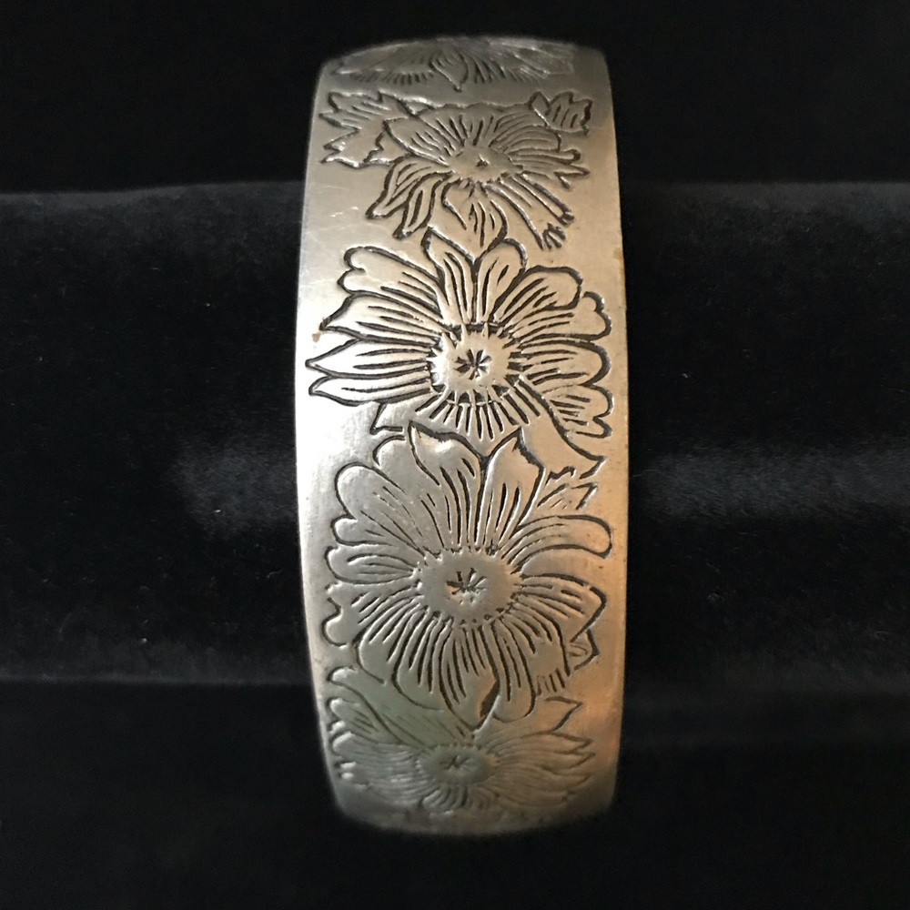 Vintage Leonard Genuine Pewter Daisy Bracelet Cuff